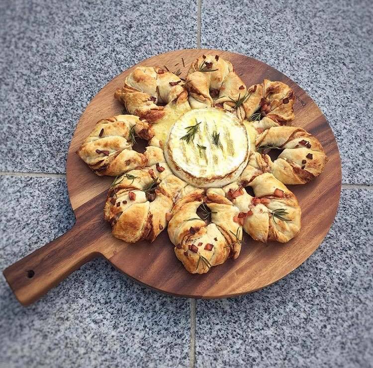 Free Recipe: Camembert & Cranberry Snowflake